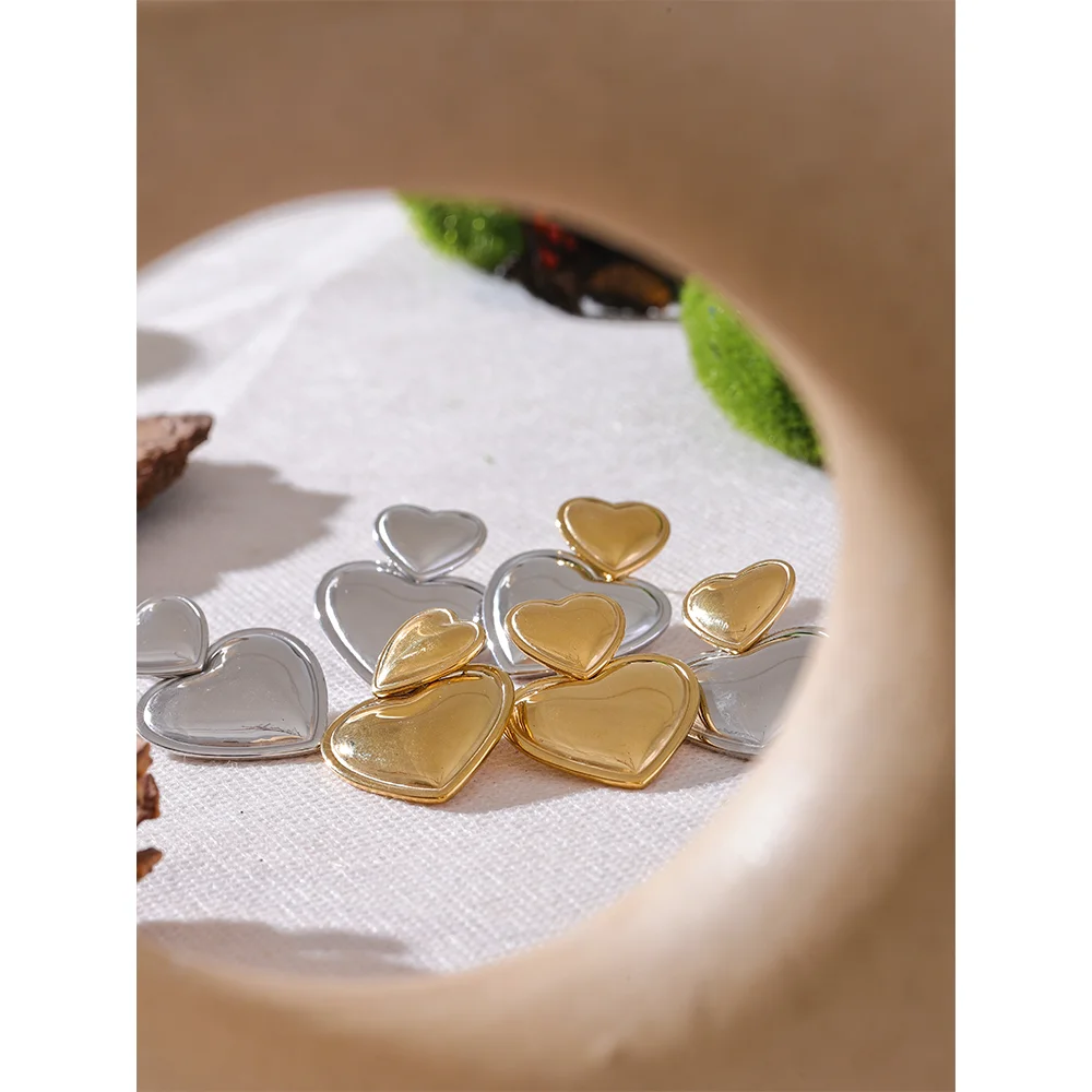 Brinco Dois Corações Banhado em Ouro 18K