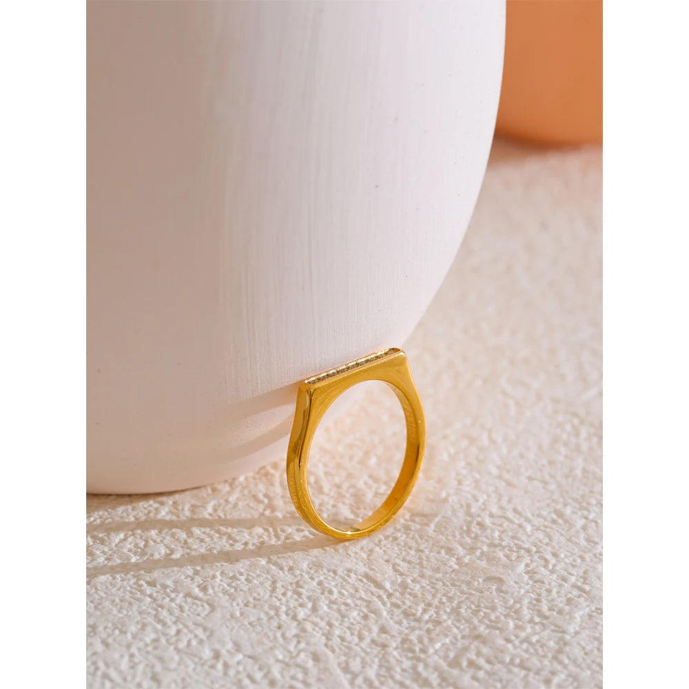 Anel Delicado Quadrado Banhado em Ouro 18K