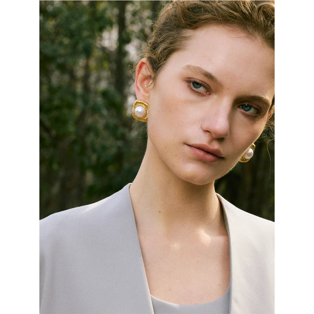 Brinco Elegance Pérola Banhado em Ouro 18K