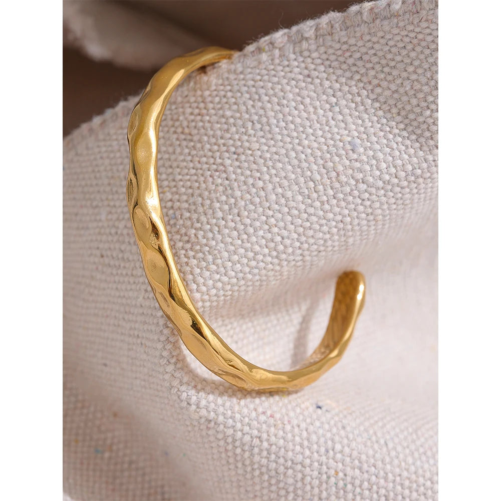 Bracelete Martelado Banhado em Ouro 18K