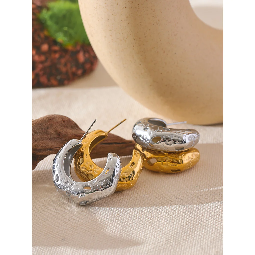 Brinco Argola Martelado Banhado em Ouro 18K