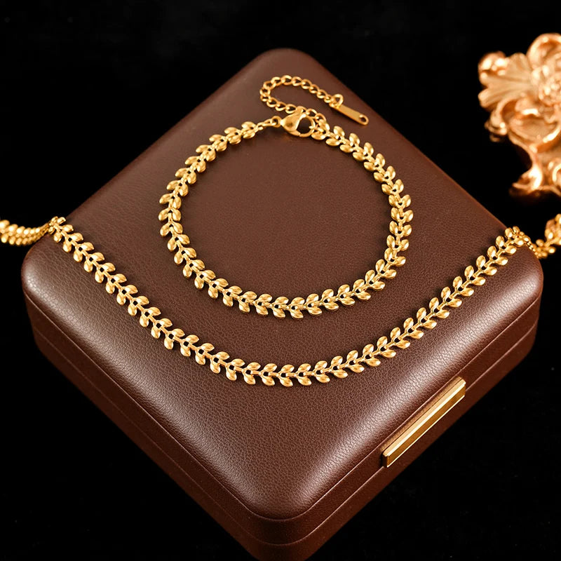 Conjunto Colar e Pulseira Folhinhas Banhado em Ouro 18K