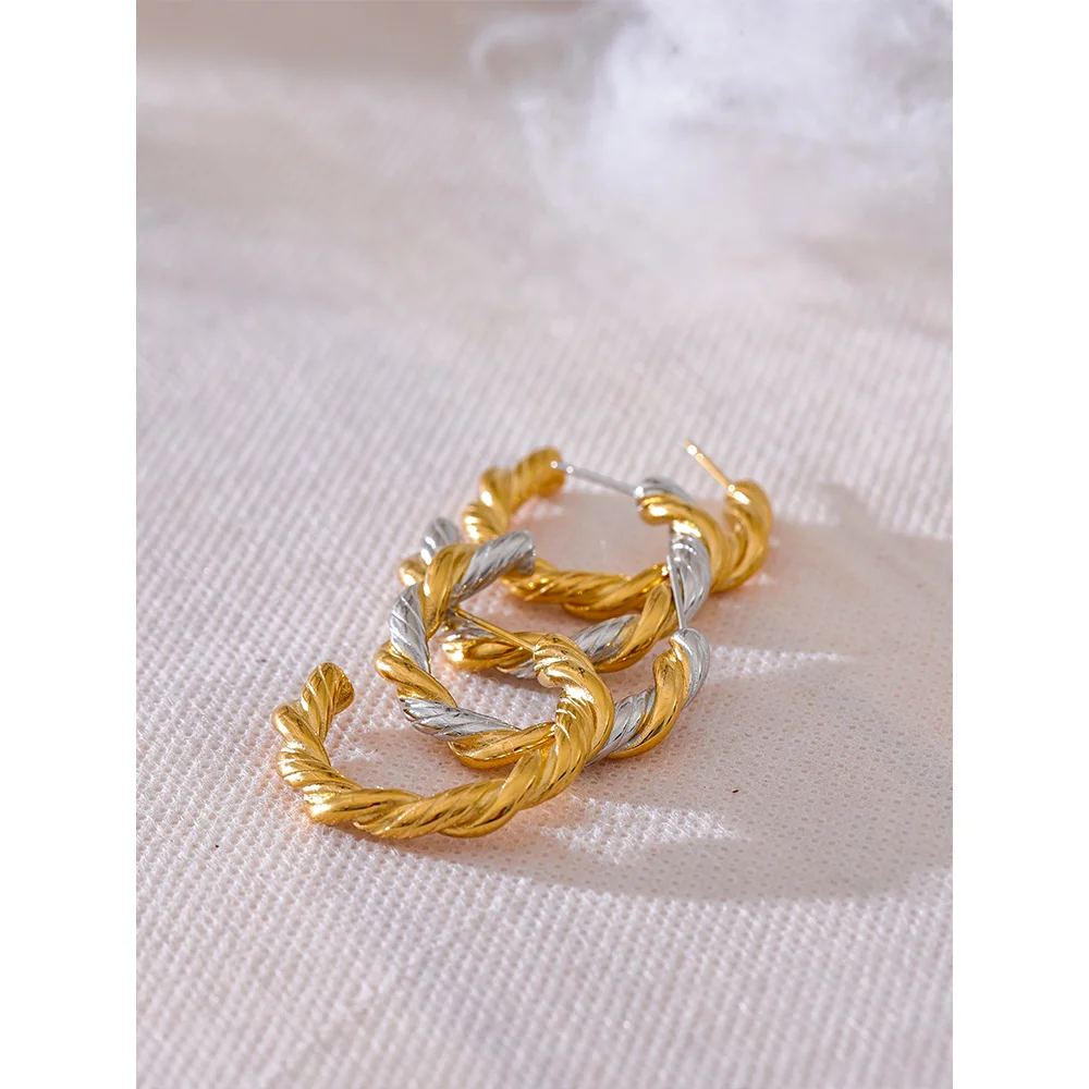 Brinco Argola Trançado Banhado em Ouro 18K