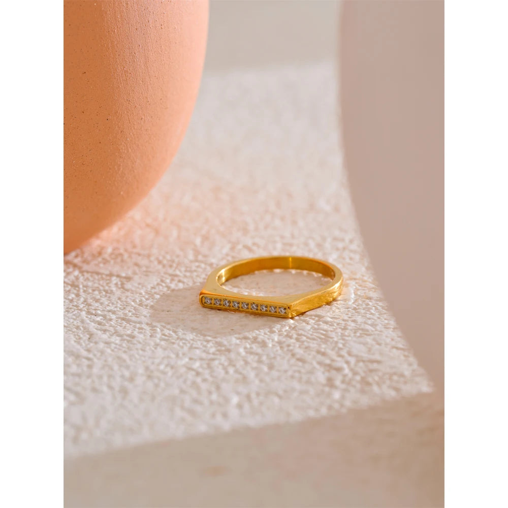 Anel Delicado Quadrado Banhado em Ouro 18K