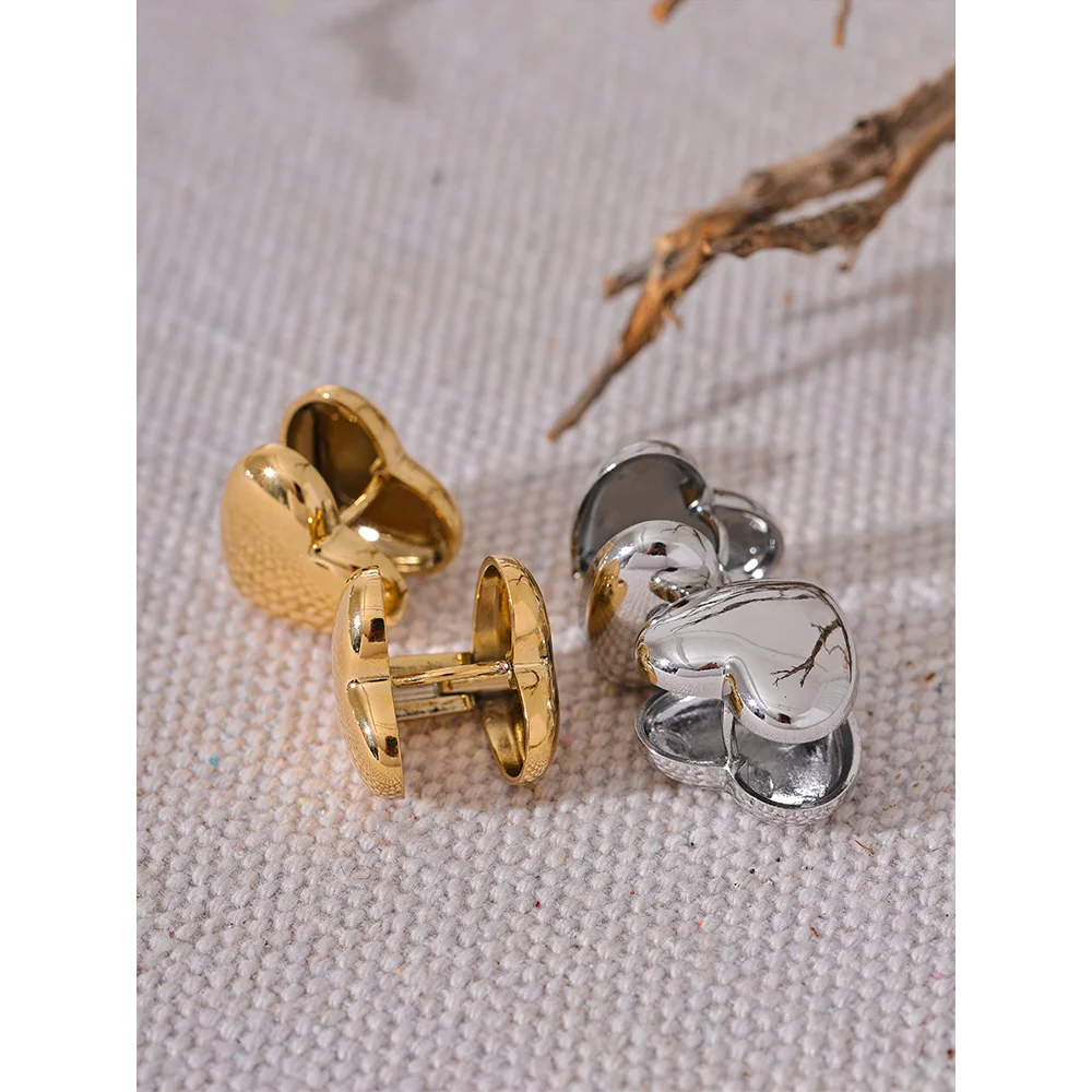 Brinco Pequeno Coração Banhado em Ouro 18K