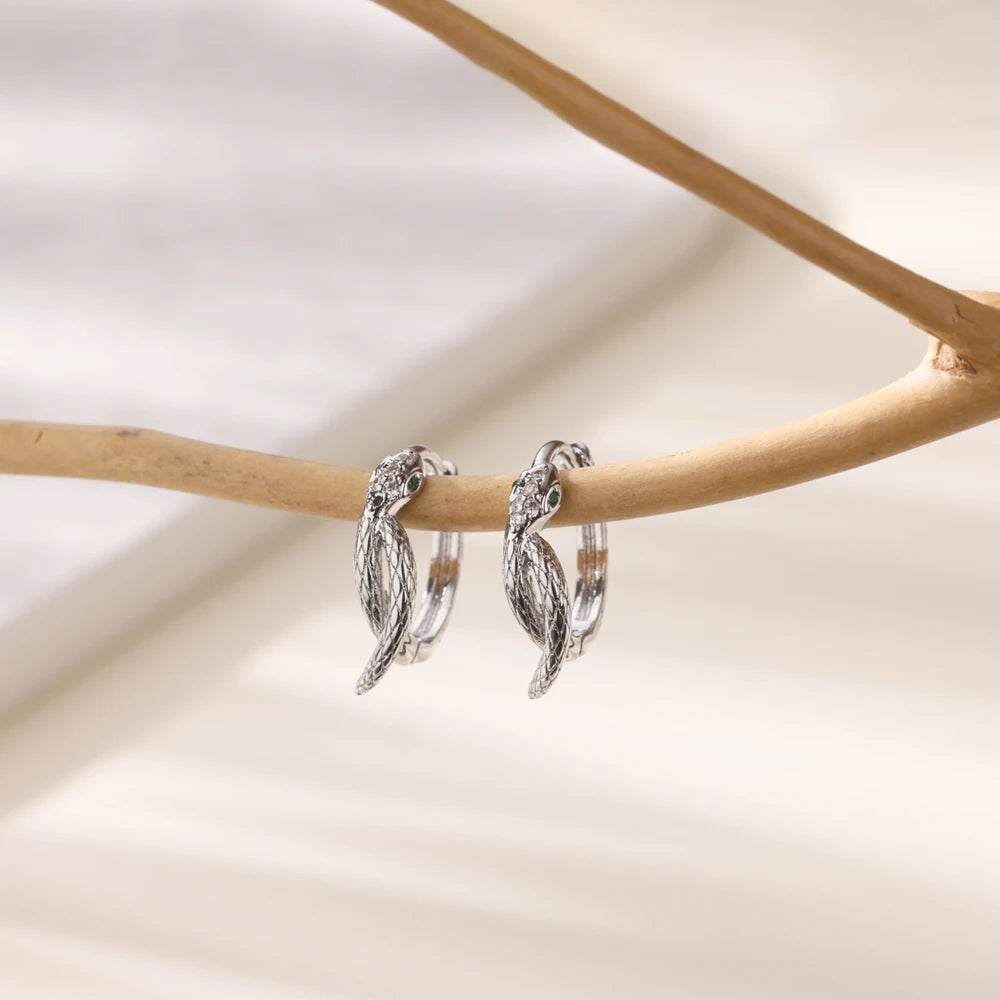 Brinco Cobra com Zircônias Banhado em Ouro 18K