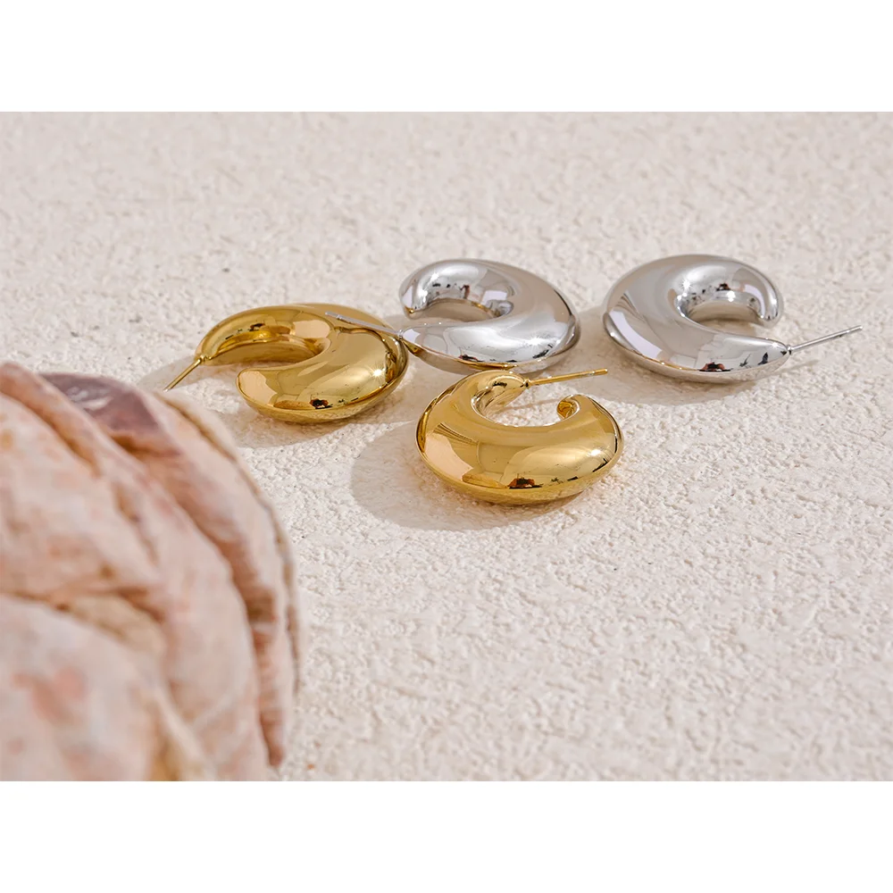 Brinco Meia Lua Irregular Banhado em Ouro 18K