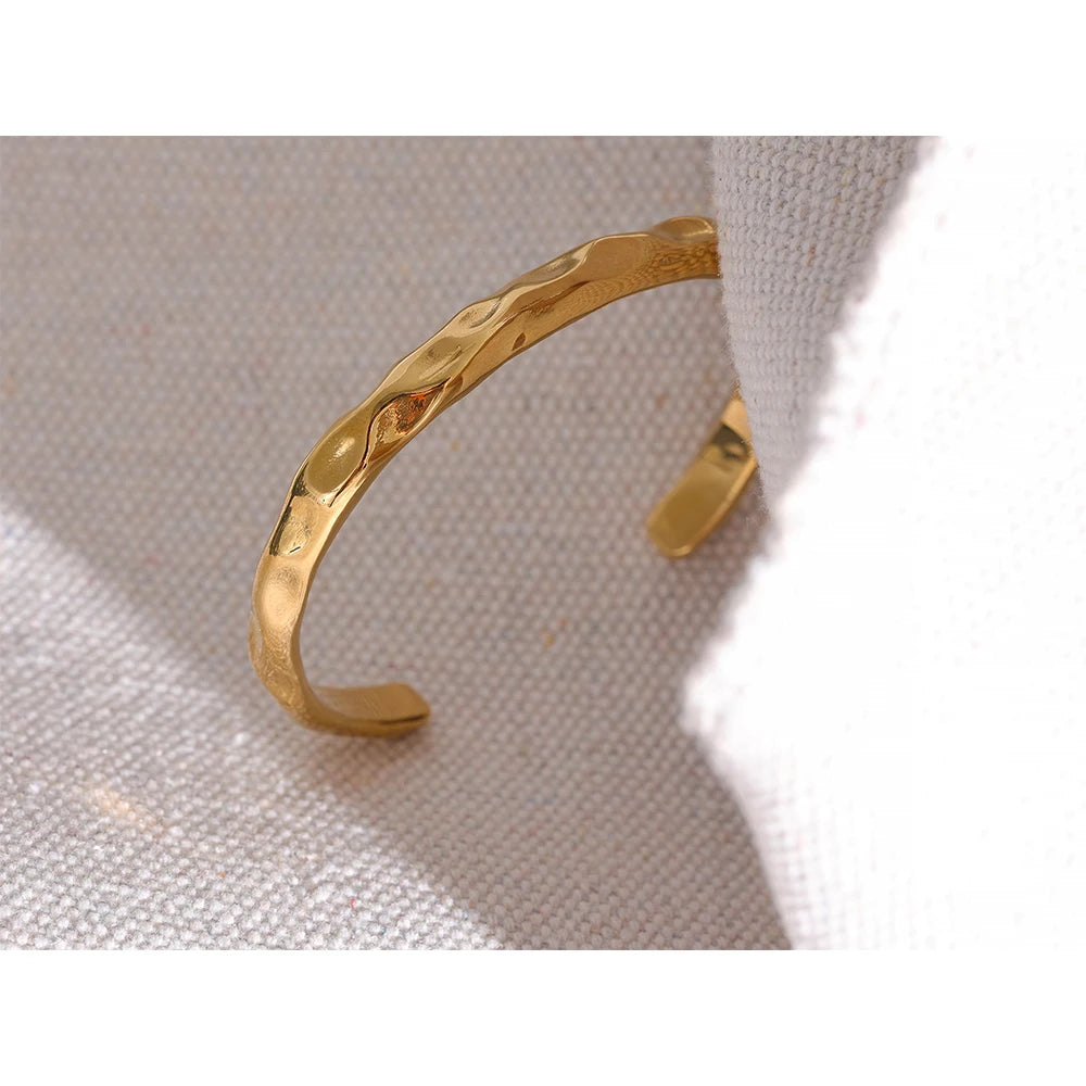 Bracelete Martelado Banhado em Ouro 18K