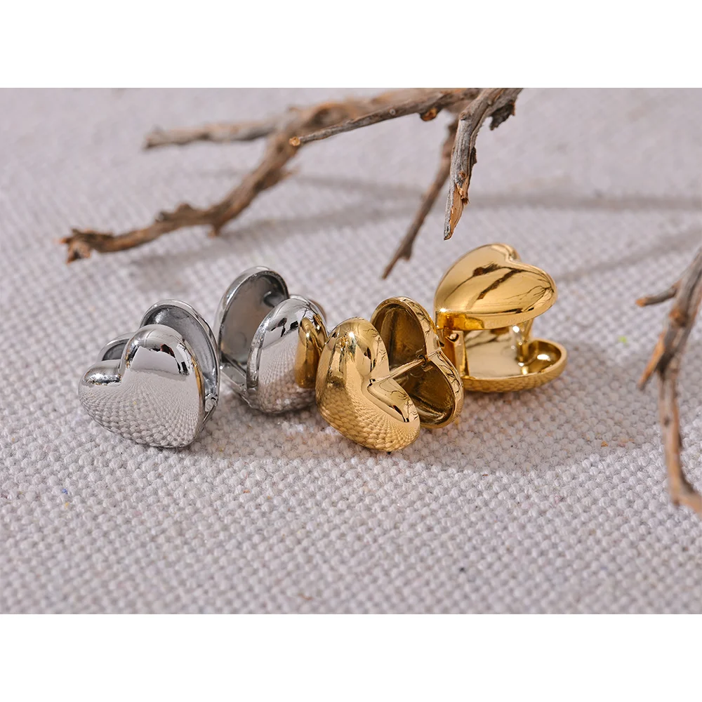 Brinco Pequeno Coração Banhado em Ouro 18K