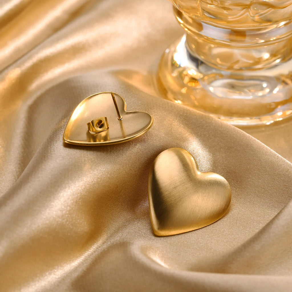 Brinco Chapeado Coração Banhado em Ouro 18K