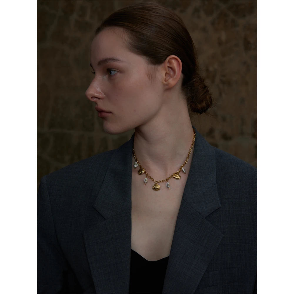 Colar Conchas Banhado em Ouro 18K