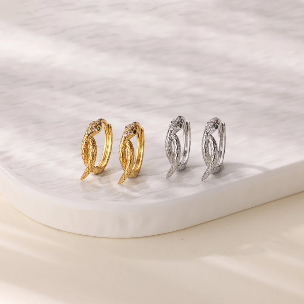 Brinco Cobra com Zircônias Banhado em Ouro 18K