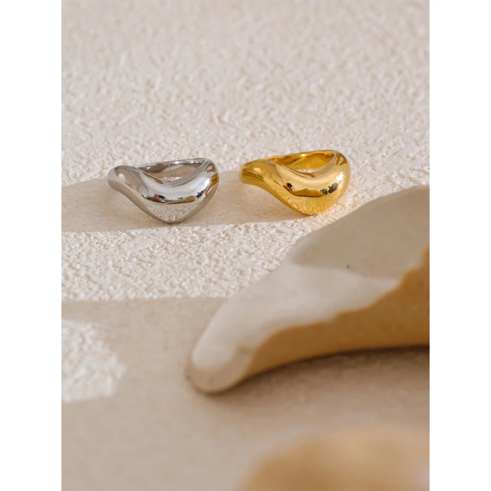 Anel Onda Dourada Banhado em Ouro 18K