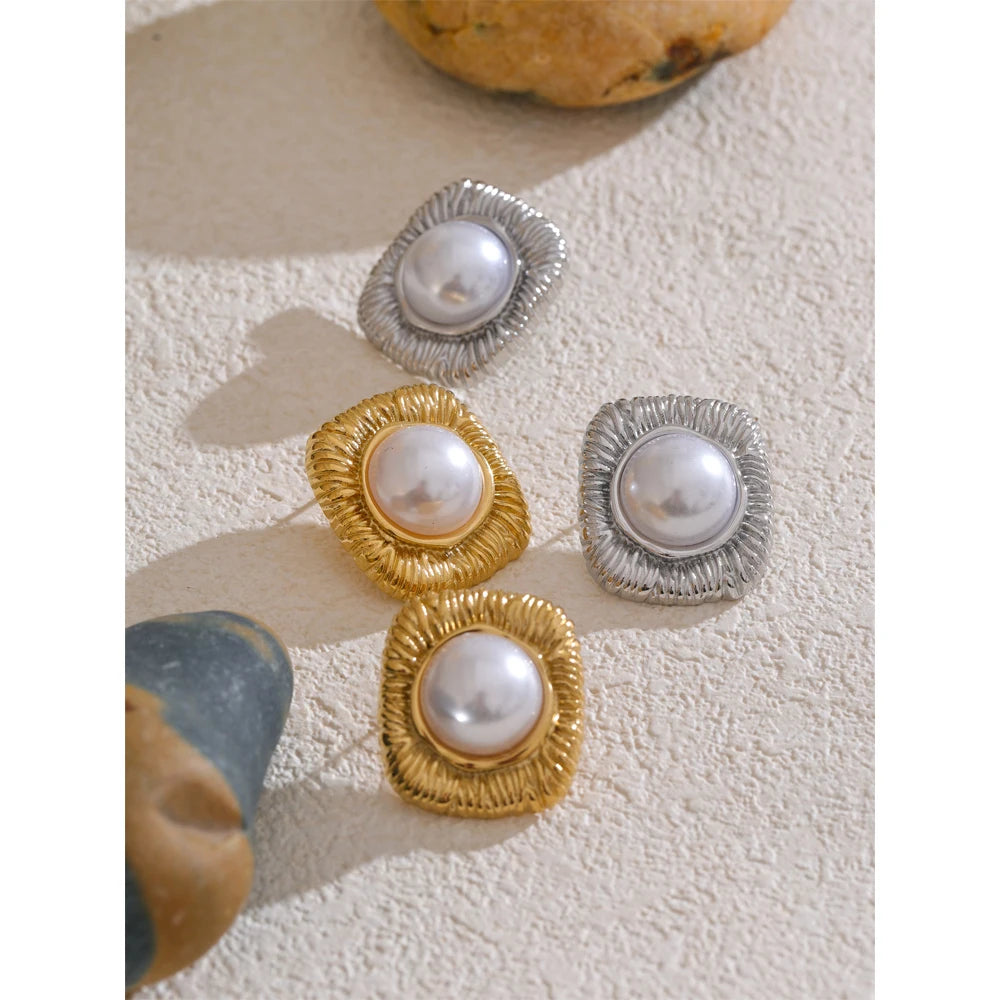 Brinco Elegance Pérola Banhado em Ouro 18K